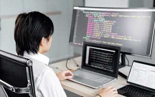 乐山 ,php声明和调用变量的符号是什么？